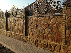 Забор из профнастила коричневого цвета