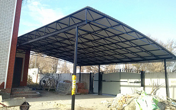 Односкатные навесы из профлиста отдельно стоящие
